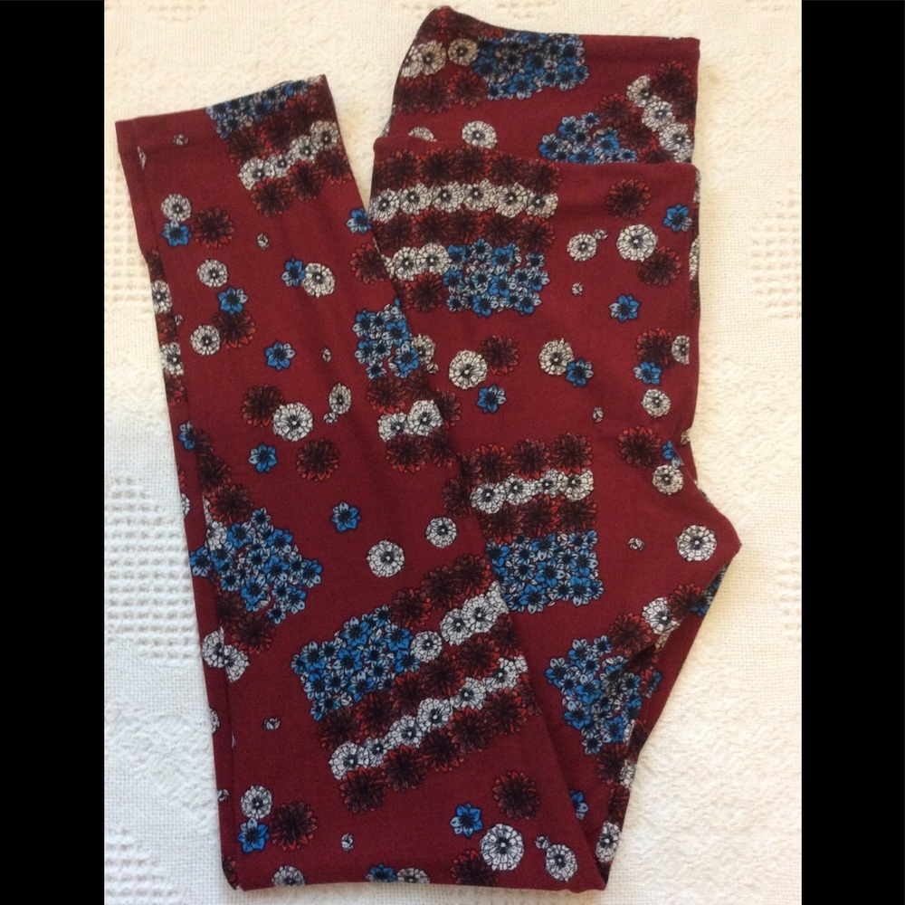 Americana  ultra soft and stretchy leggings Red white & blue floral flag NWOT